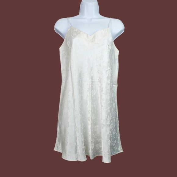 Cacique Other - Cacique Womens Ivory Floral Damask Slip Size S